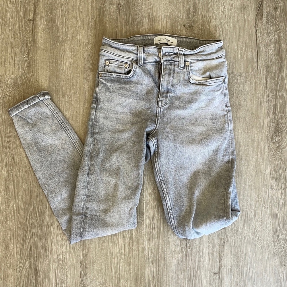 ZARA grey denim wash jeans. Size 04 USA